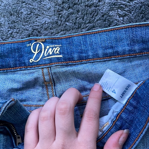 a size 4 shorts - Picture 3 of 3